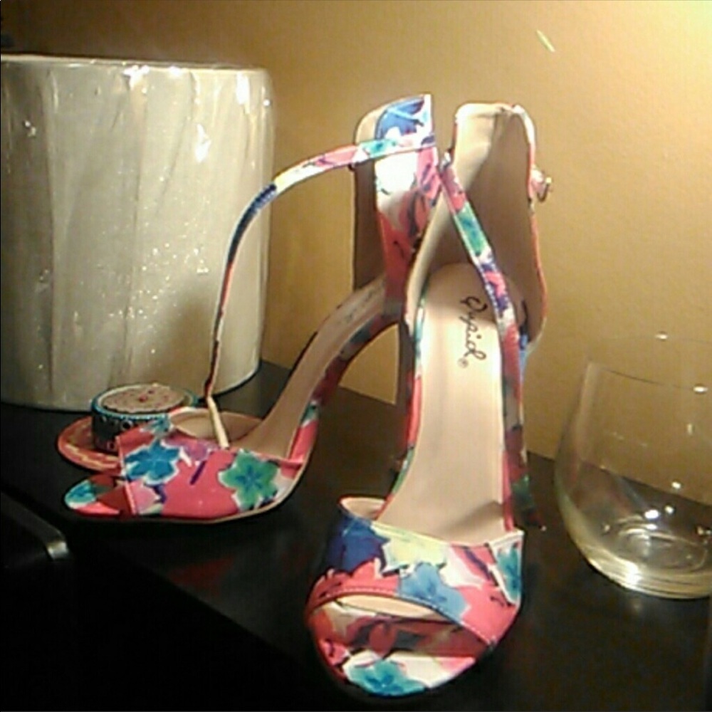 Floral high-heel sandal Size 6.5